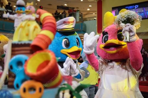 CAPTAIN QUACK AND LADY QUACK WEDDING