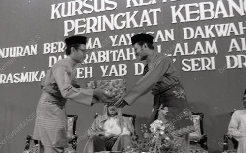 DR. MAHATHIR MUHAMAD
