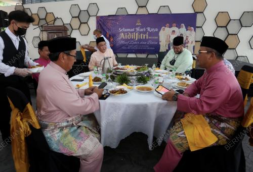 DATUK SERI AMIRUDIN SHARI