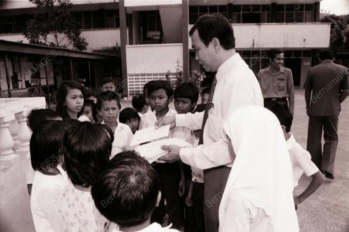 DERMA ANAK YATIM SRK SRI GOMBAK
