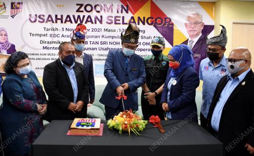 TAN SRI NOH OMAR
