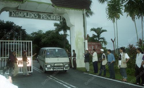 SG03_05022016_MONA_GANTUNG