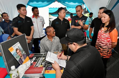 KARNIVAL KESIHATAN WARGA EMAS