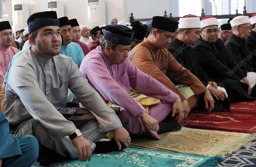 SG03_05102014_SULTAN_SOLAT