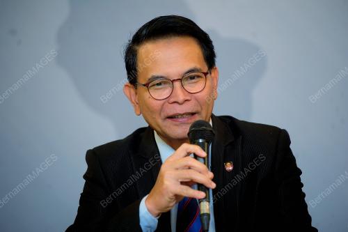 PROF DR MOHD NAZIP SURATMAN