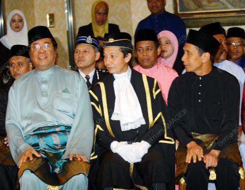 SHARAFUDDIN IDRIS SHAH
