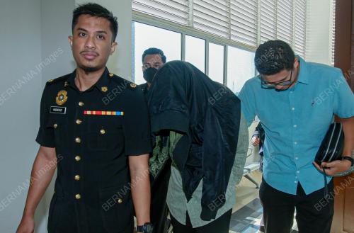 PENOLONG PENGARAH KASTAM DIDAKWA SPRM