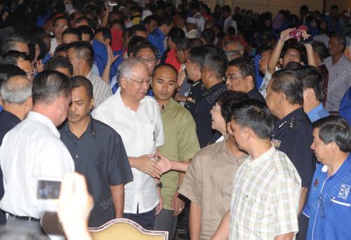SG03_07012012_BERSALAMAN