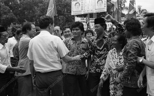 HARI PENAMAAN CALON PETALING