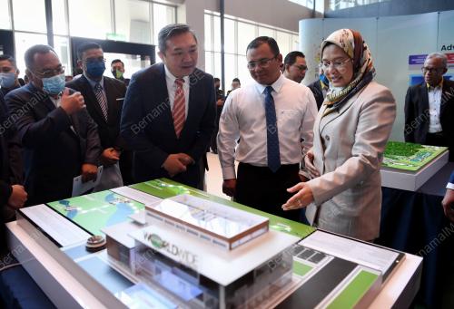 DATUK SERI AMIRUDIN SHARI