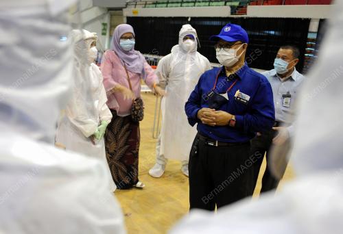 PENGARAH KESIHATAN NEGERI SELANGOR MENINJAU OPERASI CAC