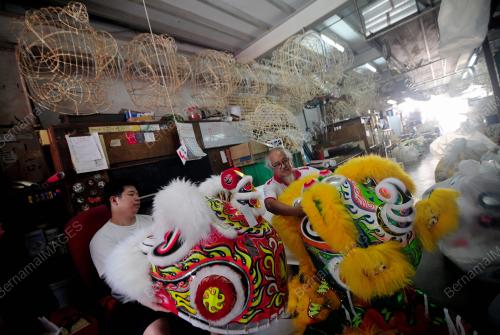 TEMPAHAN PATUNG TARIAN SINGA KETIKA PKP