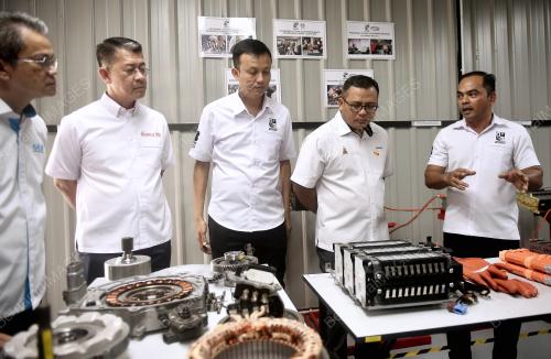 DATUK SERI AMIRUDIN SHARI