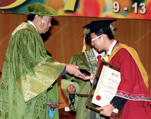 SULTAN SHARAFUDDIN IDRIS SHAH
