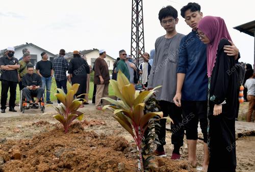 BEKAS VOKALIS KUMPULAN JINBARA MENINGGAL DUNIA