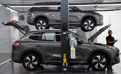 PEMBUKAAN RUANG PAMERAN PERTAMA PROTON E.MAS