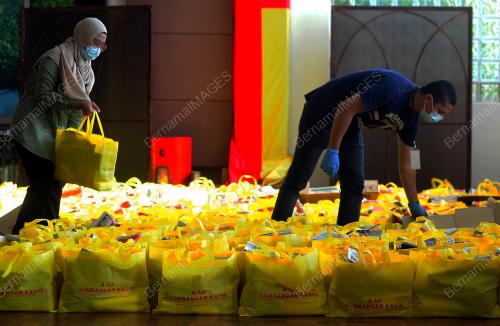 PENYERAHAN SUMBANGAN KASIH RAMADAN