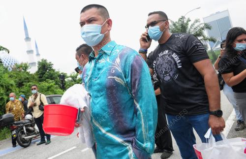 DATUK SERI JAMAL SERAH MEMERANDUM BERHUBUNG ISU AIR DI SELANGOR