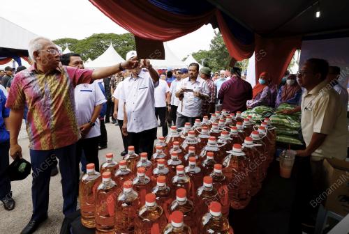 DATUK SERI MAHDZIR KHALID