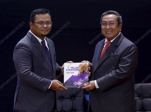 DATUK SERI AMIRUDIN SHARI