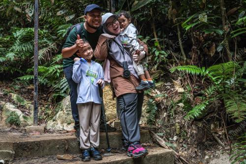 TODDLERS FOREST EXPLORATION