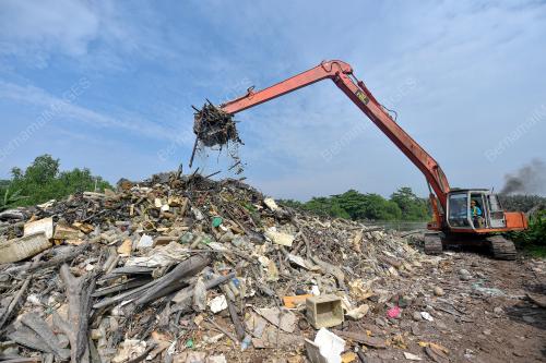 PENGASINGAN SISA SAMPAH SUNGAI KLANG