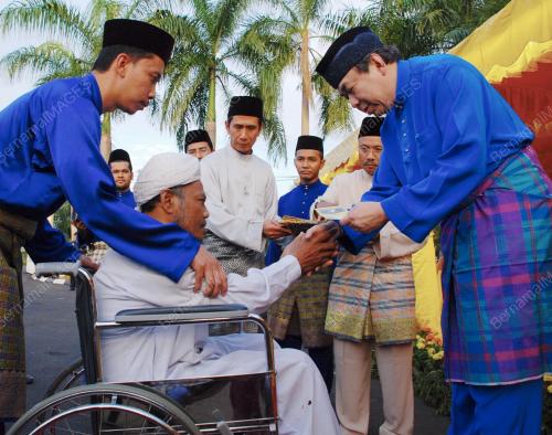 SULTAN SHARAFUDDIN IDRIS SHAH