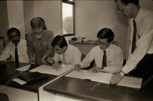 SIDANG AKHBAR ACER DAN PJE