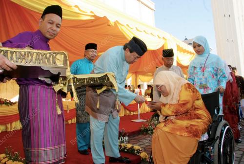 SULTAN SHARAFUDDIN IDRIS SHAH