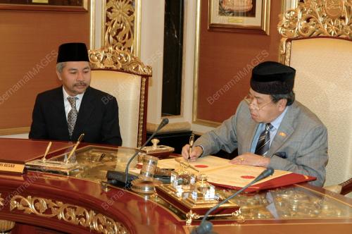 SULTAN SHARAFUDDIN IDRIS SHAH