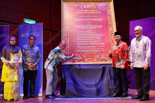 TAN SRI MOHD KHAMIL JAMIL