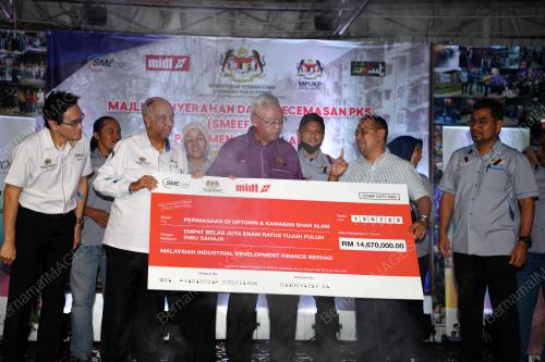TAN SRI NOH OMAR