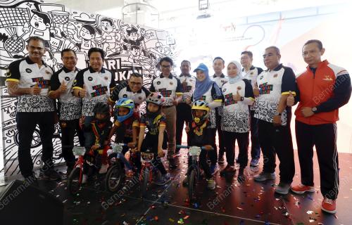 DATUK SERI AMIRUDIN SHARI