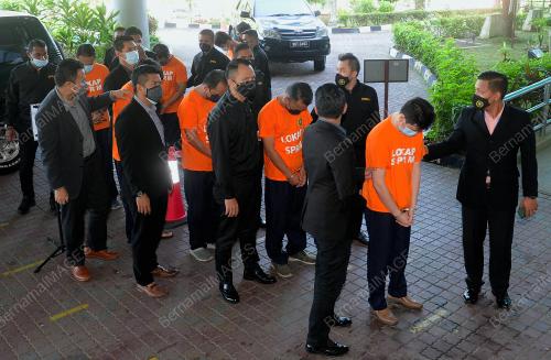 TUJUH INDIVIDU DIREMAN MEMBANTU KES RASUAH BERJUMLAH RM18 JUTA