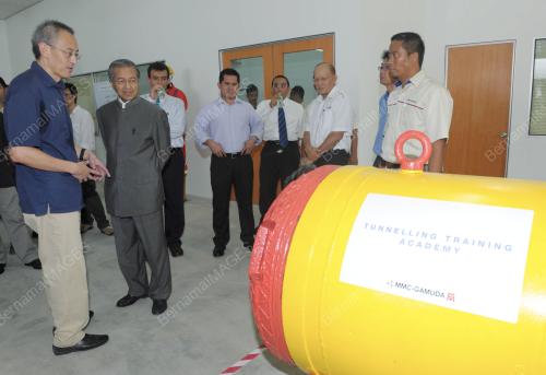 TUN MAHATHIR MOHAMAD