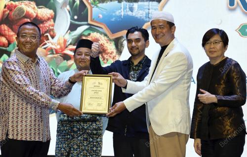 KHAIRUL FIRDAUS AKBAR KHAN