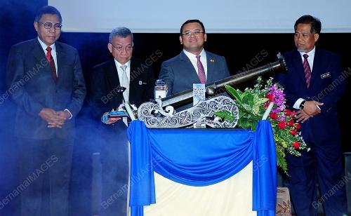 DATUK SERI AMIRUDIN SHARI
