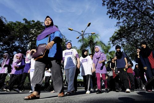 SG03_17032013_PURPLE_WALK