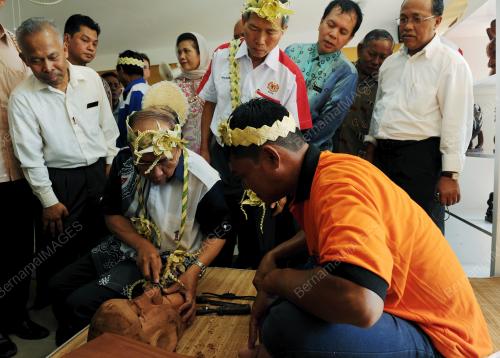 DATUK SERI RAIS YATIM
