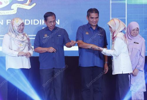 DATUK DR MOHD RADZI MD JIDIN