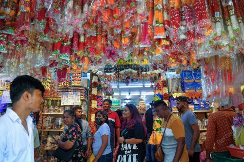 PERSIAPAN MASYARAKAT INDIA SAMBUT DEEPAVALI
