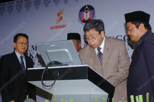 SULTAN SHARAFUDDIN IDRIS SHAH