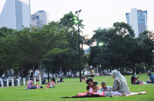 TINJAUAN BERBUKA PUASA DI DATARAN KEMERDEKAAN SHAH ALAM