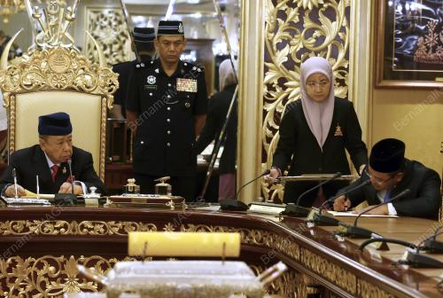 SULTAN SHARAFUDDIN IDRIS SHAH