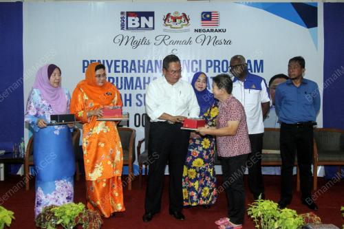 SG03_21082017_PENYERAHAN_KUNCI