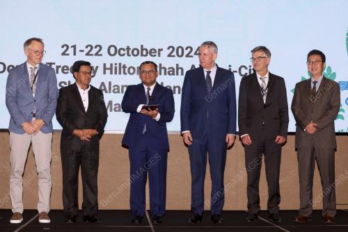 DATUK SERI AMIRUDIN SHARI