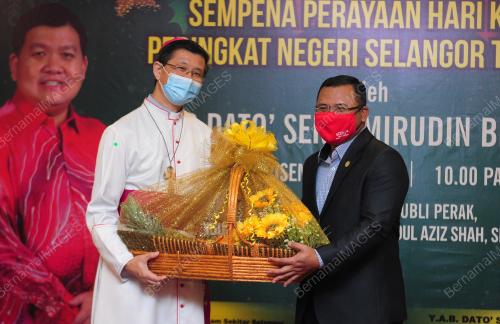 PENYERAHAN SUMBANGAN SEMPENA PERAYAAN HARI KRISMAS