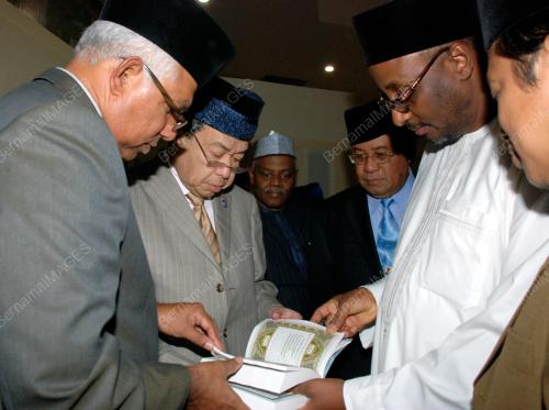 SULTAN SHARAFUDDIN IDRIS SHAH