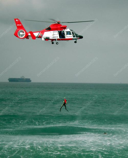 DEMONSTRASI HELIKOPTER DAUPHIN