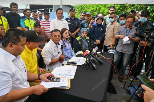DATUK SERI AMIRUDIN SHARI